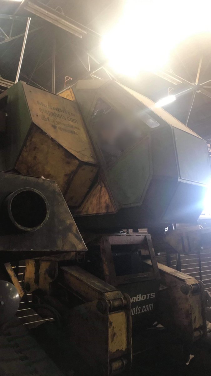 人が乗って操縦できる巨大ロボットMegaBots(メガボッツ)