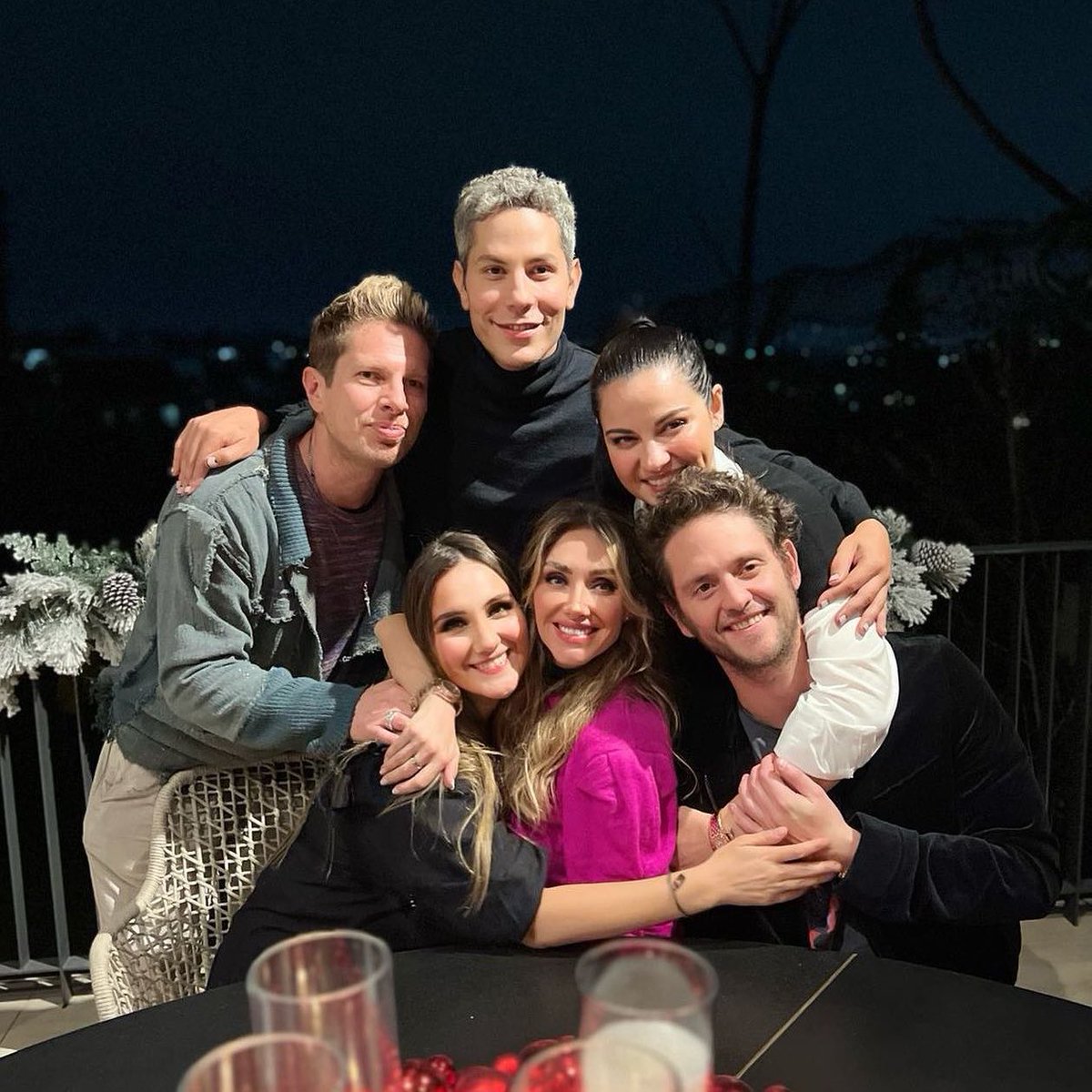 PopBase's tweet photo. RBD reunites in new photo. https://t.co/vXEb3nq2tc
