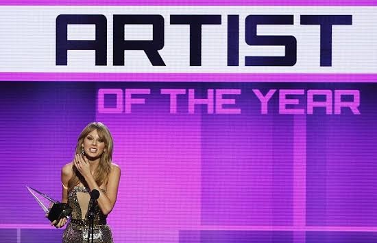 Taylor Swift Daily tweet media