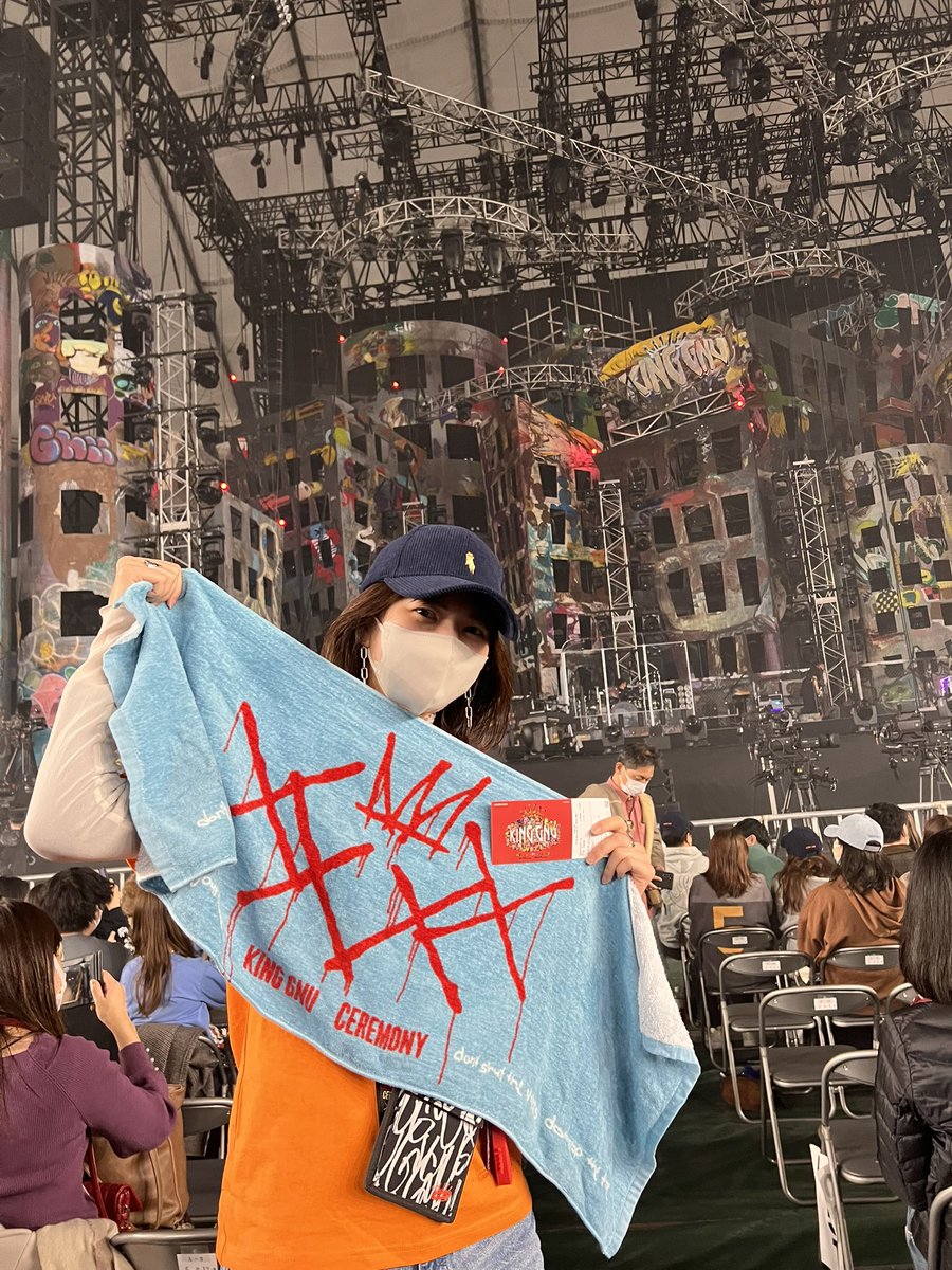 karikarigarin's tweet photo. King Gnu 初の東京ドーム👑🐃❤️‍🔥
アリーナ9列目真ん中😭
汗が垂れるのも、ギターの指も、4人で笑い合ってるのも全部全部肉眼で見えた😭😭😭😭最高のLiveだった。
理に『歌おう』って言われて歌い始めたら涙出てた😭❤️‍🔥Live最高、King Gnu最高。一生愛す。僕の未来も心も体もあな続 https://t.co/WjY2bhIexH