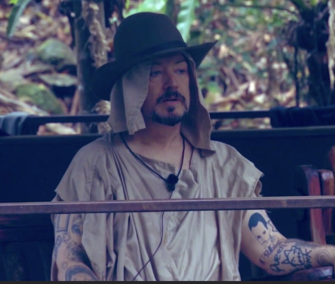 Greenstone35's tweet photo. No one can wear it like Boy George can! ๐ฅโค๏ธ#teamgeorge #ImACeleb #Imaceleb2022 #BoyGeorge #creative #rockingthatlook #admiration https://t.co/1AEBeo9vri