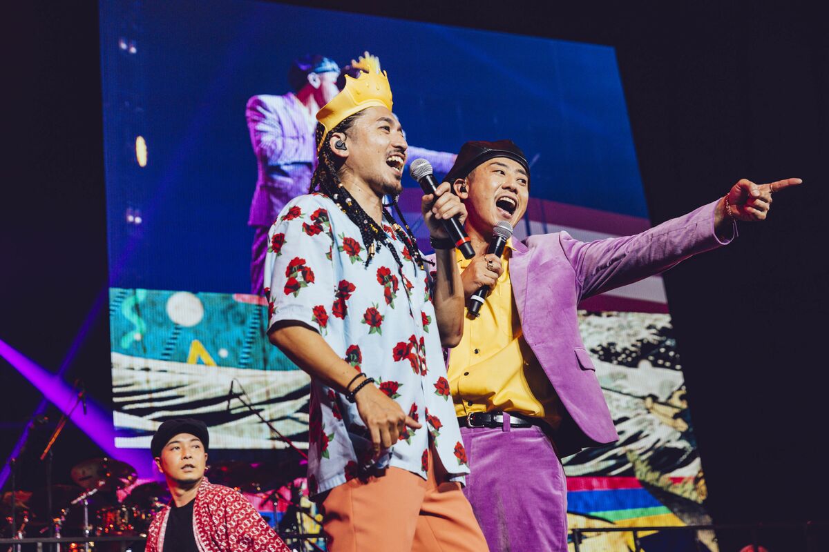 SportsHochi's tweet photo. デビュー15年目Ｃ＆Ｋ 2度目の横アリ公演、ＣＬＩＥＶＹが高さ6メートル巨大衣装、1万人熱狂 https://t.co/du7SubTqNF #芸能ニュース #ニュース https://t.co/Q50UMFNVuk