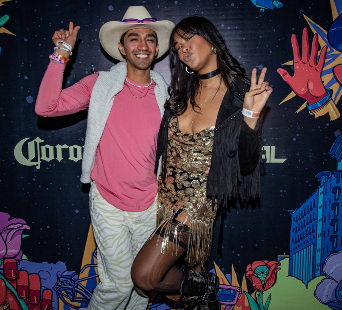 Telcel's tweet photo. #ExperienciasTelcel trajo a Amber Mark a para que sus fans pudieran conocerla. ❤️🔥 Escúchala en @ClaroMusica si lo tuyo es el R&B con toques de pop. 🎶 #CConTelcel https://t.co/nr4hgmiRu5