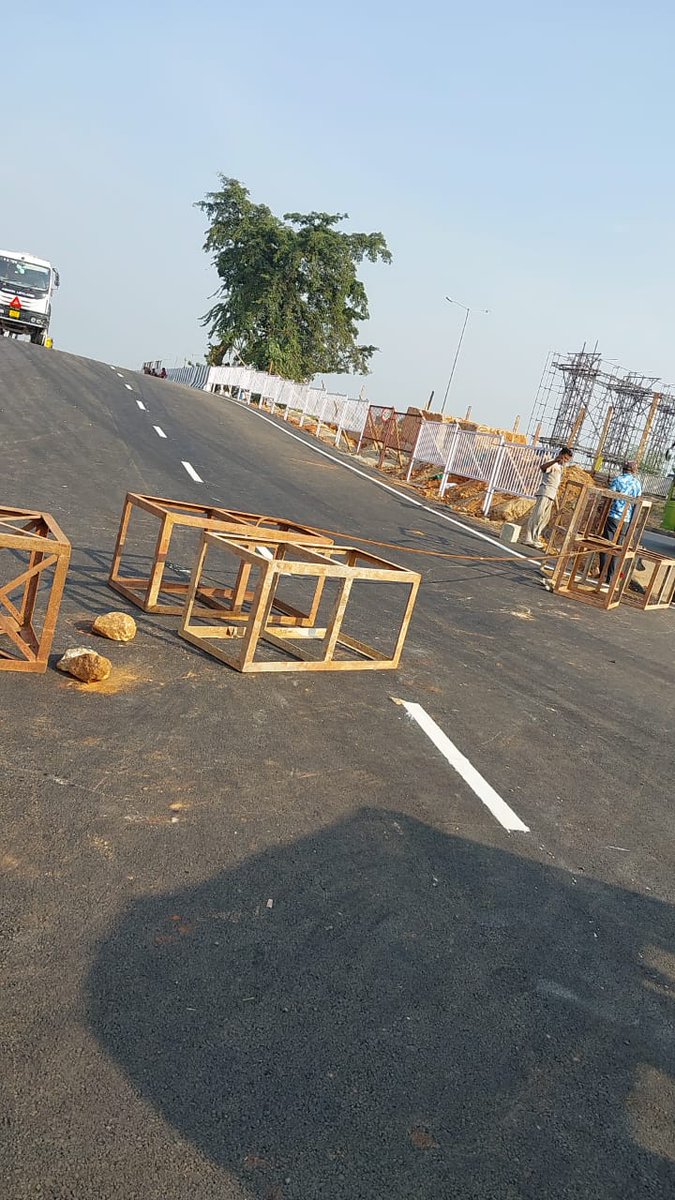 OdishaRail's tweet photo. Vani Vihar new ROB flyover is almost ready, may be opened for traffic any day. After giving diversion, the old ROB road will be blocked and that ROB will be demolished to make way for third rail line &amp; another new ROB. Project being executed by @RailVikas
#VaniViharROB #ThirdLine https://t.co/L2ak8qhVRy