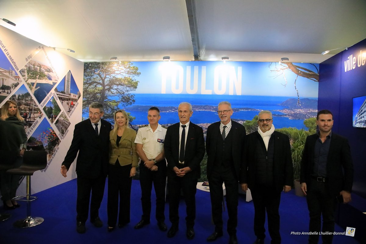 Rencontres, débats, spectacles, lectures immersives, dédicaces... Retour en images sur trois jours de fête du livre à #Toulon 😍📚