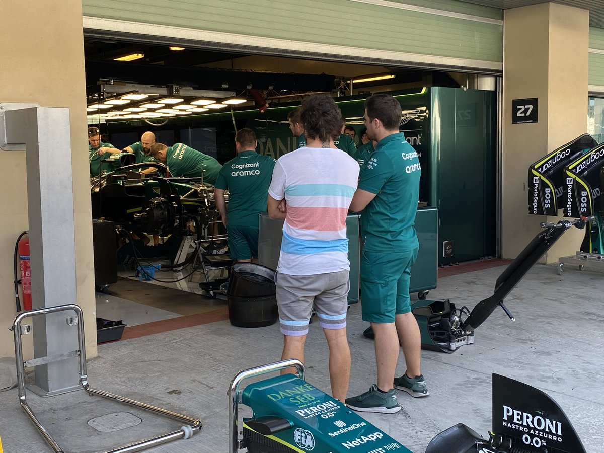 SoyMotor.com (@soymotor) on Twitter photo ¡Alonso ya está en el box de Aston Martin!
Empieza su nueva andadura 💚
(📸: <a href="/thomasmaheronf1/">Thomas Maher</a> )
#F1 <a href="/alo_oficial/">Fernando Alonso</a> ¡Alonso ya está en el box de Aston Martin!
Empieza su nueva andadura 💚
(📸: <a href="/thomasmaheronf1/">Thomas Maher</a> )
#F1 <a href="/alo_oficial/">Fernando Alonso</a>