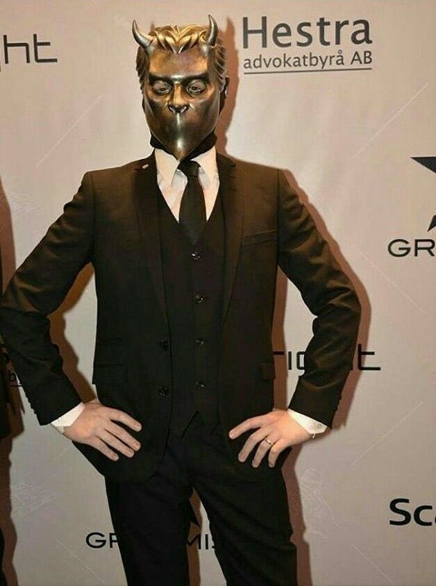 nameless_ghirby's tweet photo. Mr. Ghost never changed his pose https://t.co/OUt2ymsmMh