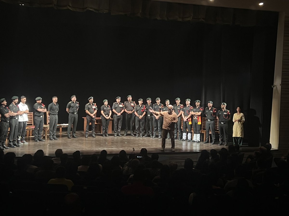 ArvindGaurTeam's tweet photo. Outstanding performance of Swadesh deepak’s #CourtMartial play at Sri ram centre .

Play directed by @ArvindGaur @AsmitaTheatre 

#AsmitaTheatre https://t.co/AmTpJyDPty