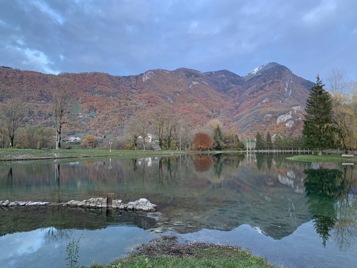 L'eau tonne aux #sourceslacannecy ...#savoiemontblanc #annecymountains