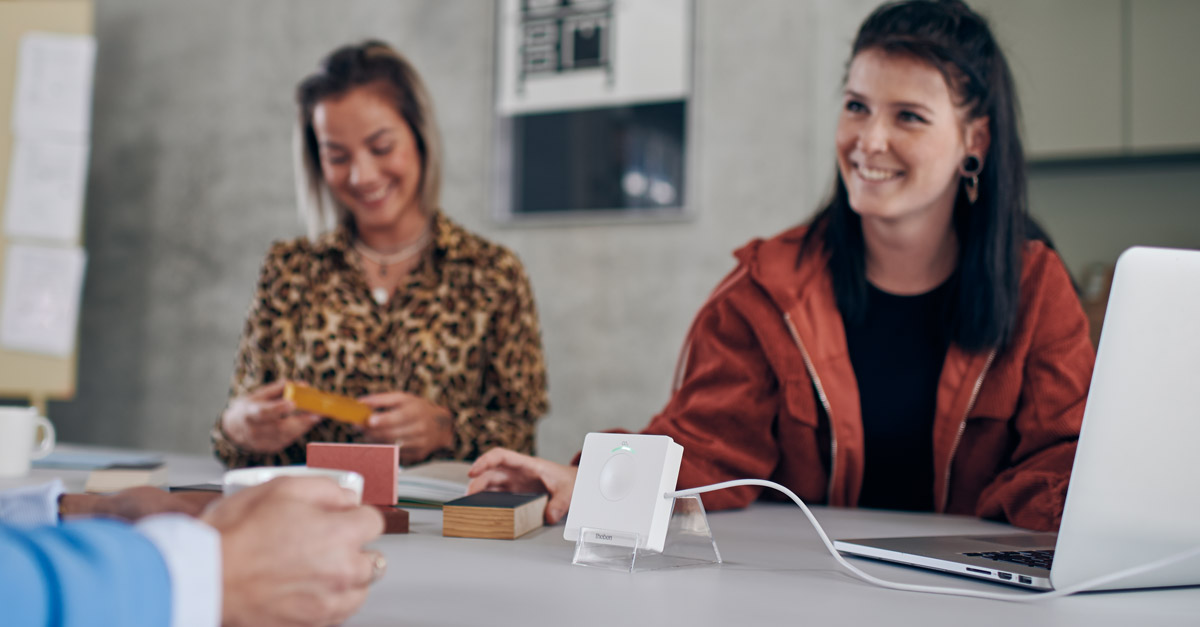 In der kalten Jahreszeit mit ständig geschlossenen Fenstern und laufender Heizung ist richtiges #Lüften unverzichtbar. 
Unsere #CO2-Sensoren überwachen die CO2-Konzentration in Klassenzimmern, Büros und Tagungsräumen oder Passiv- und Niedrigenergiehäusern: t1p.de/vy6h6