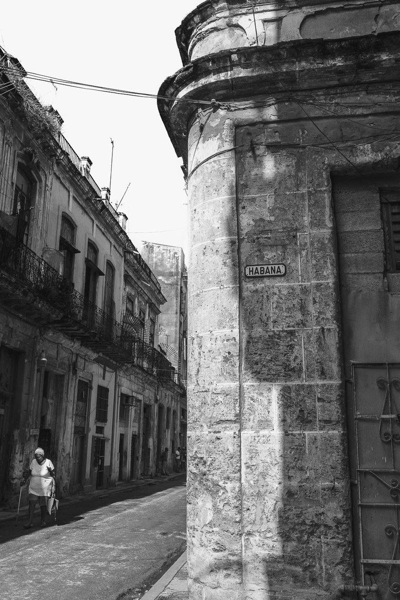 This image is from my upcoming first limited edition series print release, based on my story titled Havana Street, Havana. It's part of a major refresh of my print shop that I'll be launching at the end of the month. In the meantime, why not read the story? Link in bio.