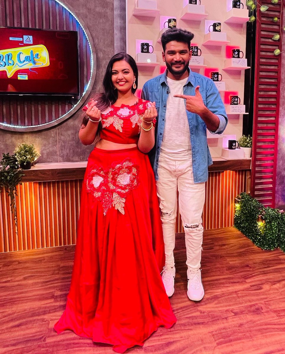 anchor_shiva's tweet photo. BB6 12th eliminated contestant #Marina All the best fr ur future 👍🏻😊 #bbcafe @starmaamusicofficial https://t.co/5wiazt0dtR