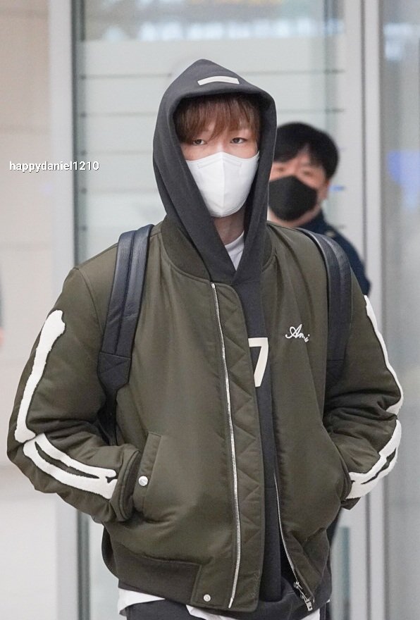 HappyDaniel1210's tweet photo. 221121 ICN 프리뷰

강다니엘 보유국이 되었다🐶

#강다니엘 #KANGDANIEL https://t.co/z6vW7EUZfo