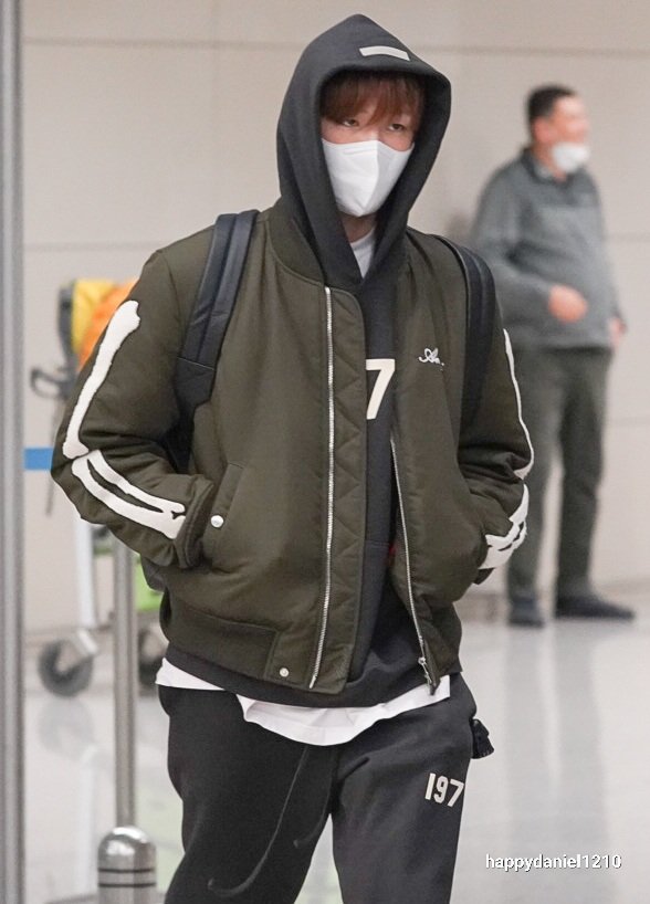 HappyDaniel1210's tweet photo. 221121 ICN 프리뷰

강다니엘 보유국이 되었다🐶

#강다니엘 #KANGDANIEL https://t.co/z6vW7EUZfo