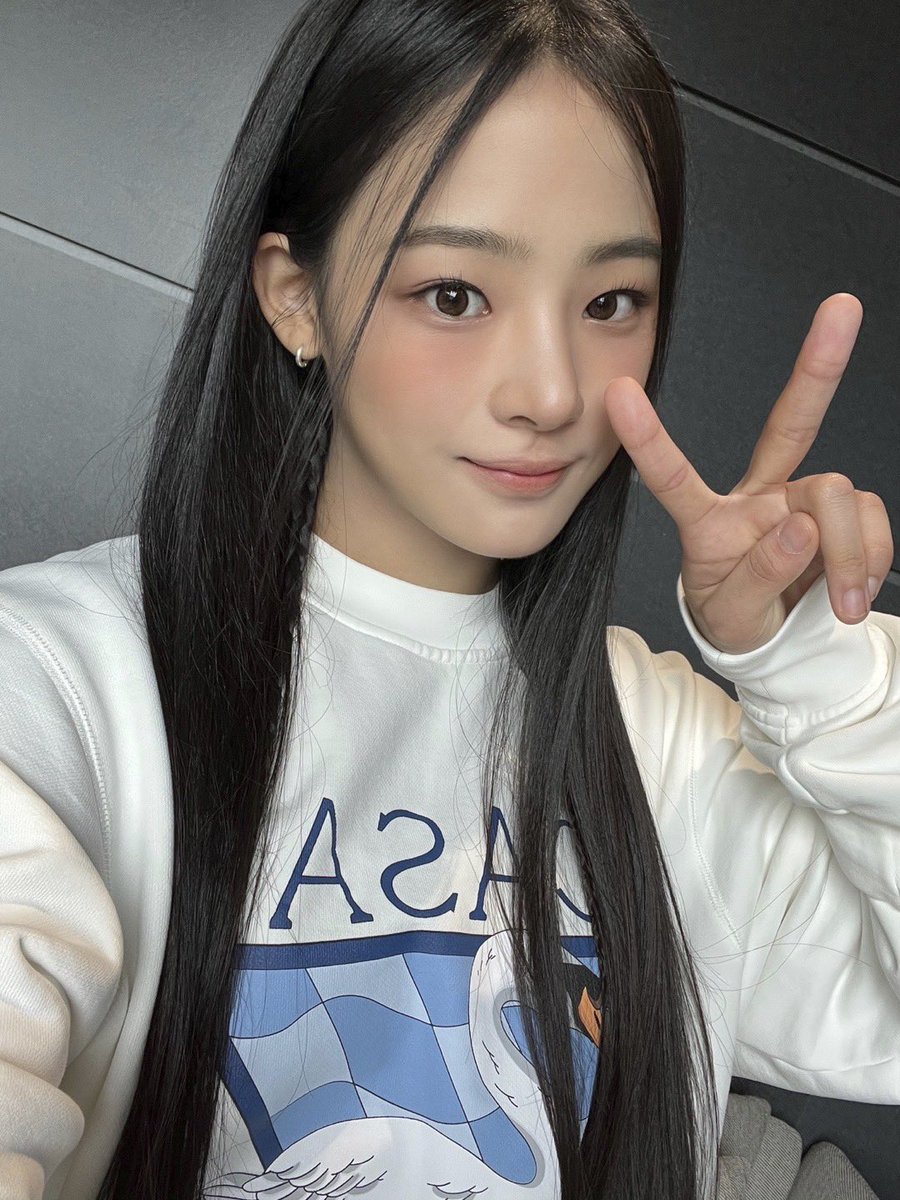 phoningnwjns's tweet photo. [221121] 3:26 PM 💬 #MINJI    
#NewJeans #뉴진스 https://t.co/Afsf1fhOze