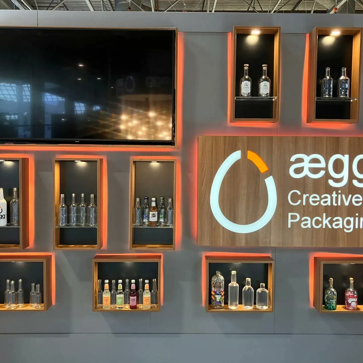 AeggPackaging's tweet photo. Stand ready. 
Ready for business!

#all4pack #packaging #packagingdesign #spiritsbottles #drinksbottles #glassjars #foodjars #foodpackaging #foodpots https://t.co/QFljIfymQN