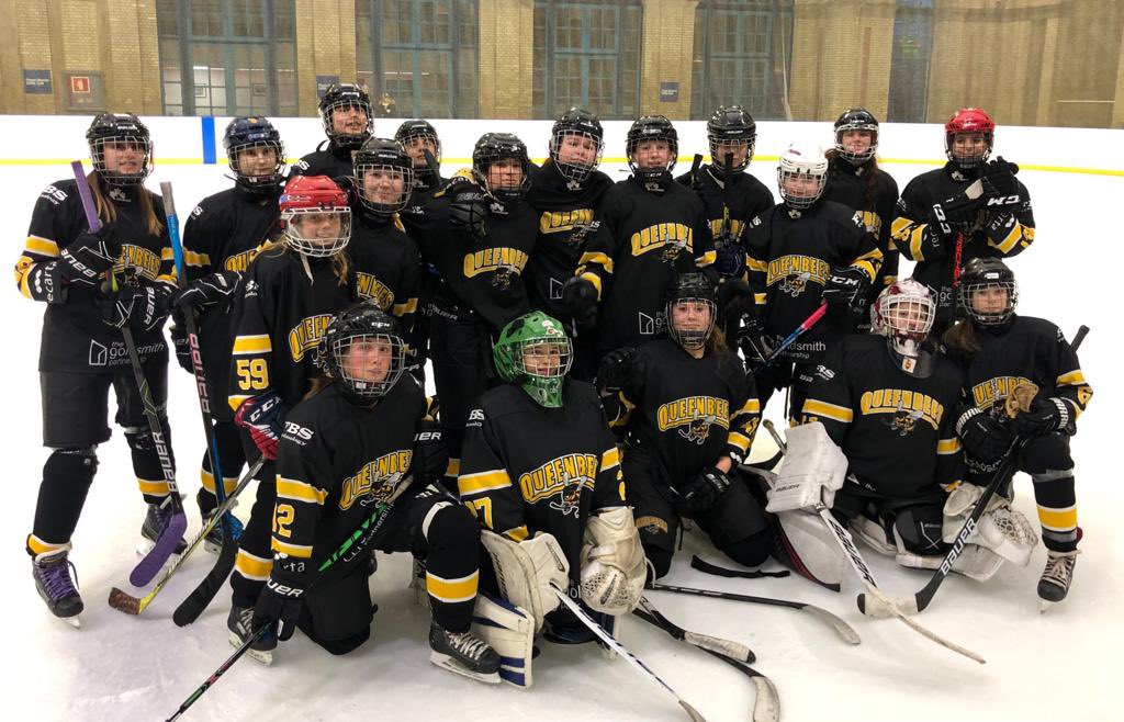 QueenBeesHockey's tweet photo. U16 Ice Bees take the W in London! 
Goals from Egginton x2 and Bennett. 
Player of the game - Sophie Kingsbury
Spirit of the game - Sophia Duncan

���🐝🐝
#IceBees | #WNIHL https://t.co/y6AF3ECf7m