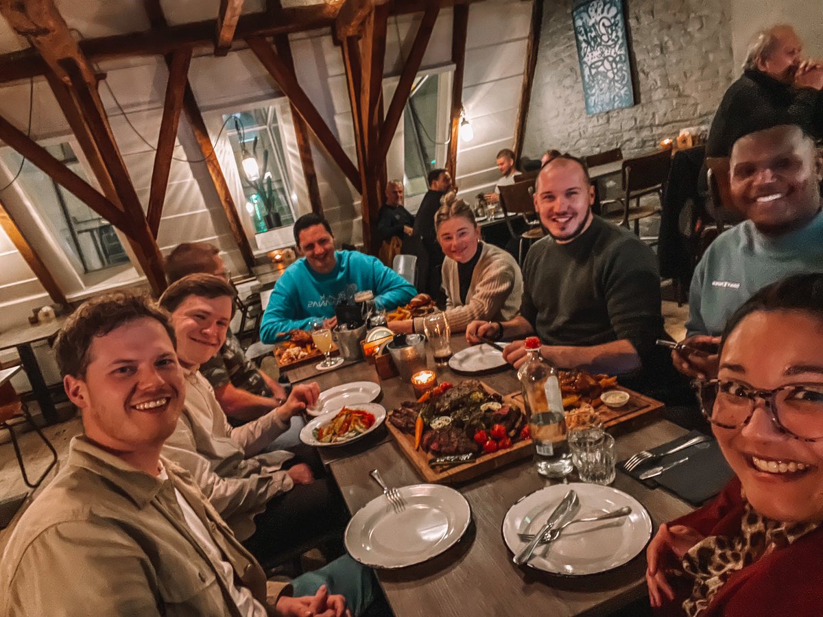 NikkiMilouSimon's tweet photo. OLLE FANCORNER 💚 Gisteren waren we weer ouderwets samen - bowlen, eten en auwehoeren, net zoals op het stadion, maar dan anders #bestteamever #fancorner #samen https://t.co/ERv4YuOKsm