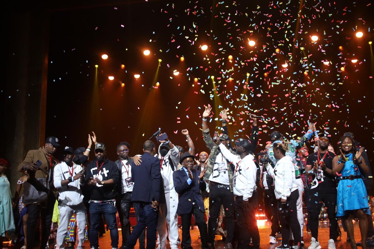 LifeMagazine_CI's tweet photo. #EVENT 🔴 En images la Fête à Gohou ce 20 Novembre aux Folies Bergères à Paris🇲🇫 😍
Félicitations à l'artiste et à Boss + pour ce magnifique spectacle !
#lifemagazineci #michelgohou #bossplus https://t.co/2vUC1sHHEs