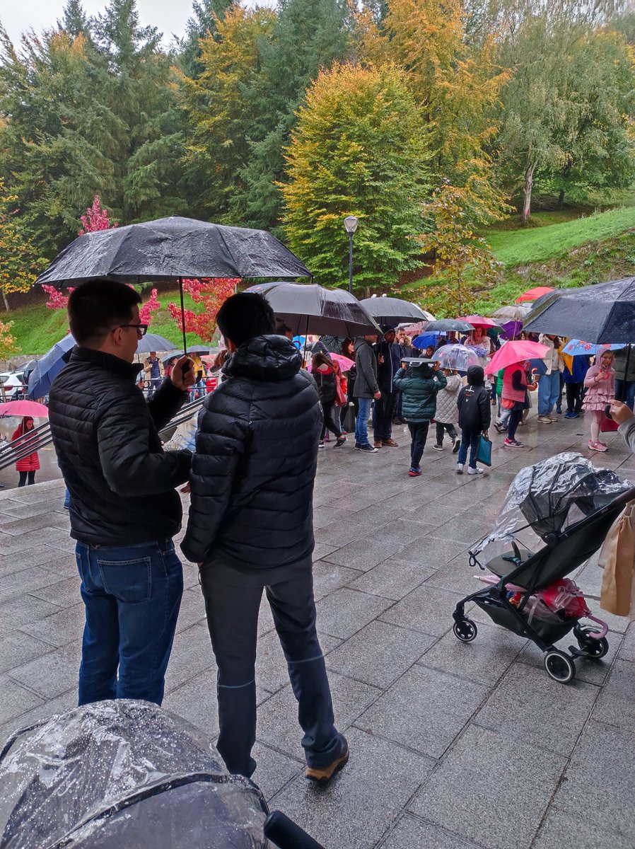 Hemen ostiralean Bertso Eskolako lagunekin egindako bertso saio ibiltariaren irudi batzuk!!

Eguraldia lagun ez badugu ere aurrera doa Euskaraldia!

<a href="/euskaraldia/">EUSKARALDIA</a>