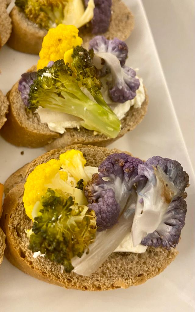 AziendeCantina's tweet photo. Broccoli are good for your health - so after you've made the pilgrimage on the votive bridge, come and visit us to taste our new Broccoli and Robiola #cicchetti!
#cantinaaziendeagricole #bar #osteria #bacaro #venice #venezia #venise #cichetti #venicefood #bacaroveneziano https://t.co/HvxqTzJrfz