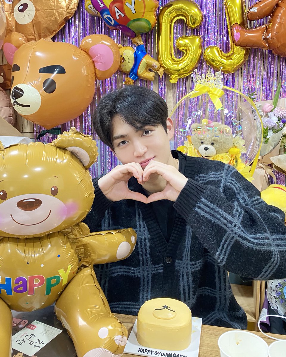 UP10TION's tweet photo. 행복한 생일 만들어주신 허니텐여러분 감사해요 🐻🤎

#더_빛날_규진_생일축하해
#HAPPYGYUJINDAY
#업텐션 #UP10TION #규진 #GYUJIN https://t.co/C2Aw0Sc2Ee