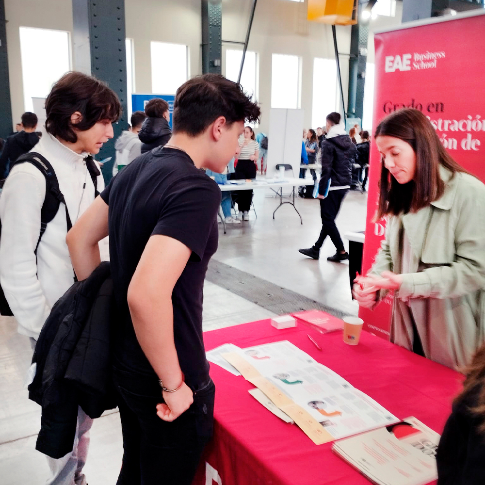 CollegiCreaNova's tweet photo. CREANOVA OBRE LES PORTES A LA UNIVERSITAT!

Els alumnes de CreaNova de 1r i 2n de Batxillerat han tingut l’oportunitat d’endinsar-se en el món universitari, gràcies a University Day a l’espai de la Fira de Sabadell. 

https://t.co/Ryq4Kpjuk1 https://t.co/30wYtr8gP7