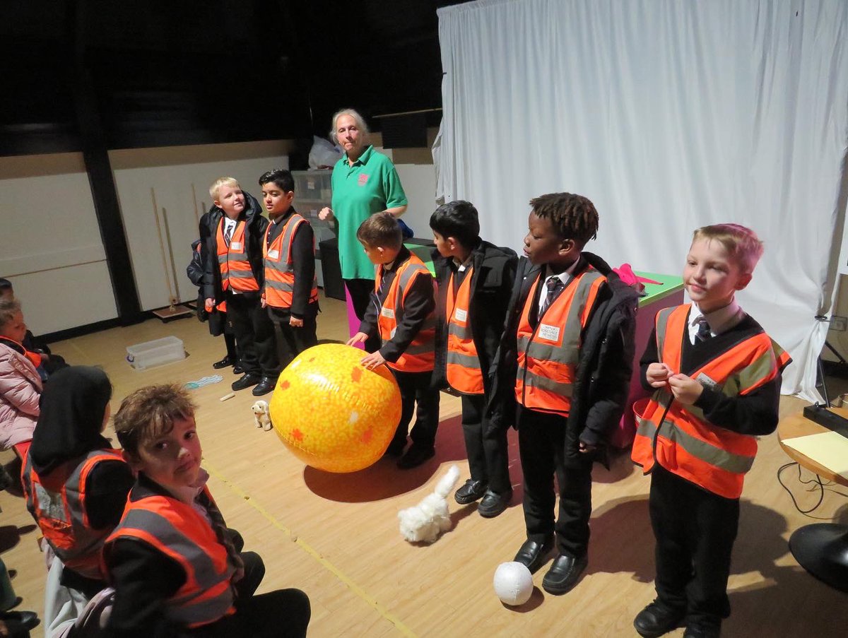hewensprimary's tweet photo. Year 3  Trip - Look Out Discovery Centre https://t.co/mD4RG0qpRz