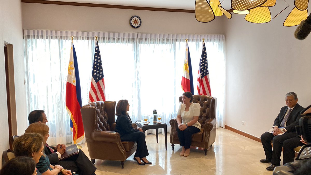 News5PH's tweet photo. Nakipagpulong si US Vice President Kamala Harris sa kanyang counterpart Philippine Vice Pres. Sara Duterte sa pagbisita niya sa Maynila, November 21. #News5 | via Marianne Enriquez https://t.co/v6Vk7WxjO7