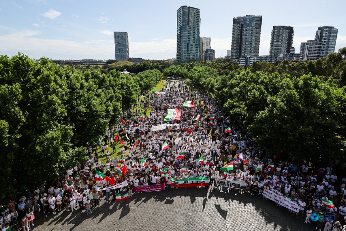 aap_photos's tweet photo. Protesters gathered at Bicentennial Park during a rally calling for global solidarity for the citizens of Iran in Sydney on Saturday.

📷 | @paulbraven - AAP

#Sydney #Iran #Protest #BicentennialPark https://t.co/81krcj8TBv