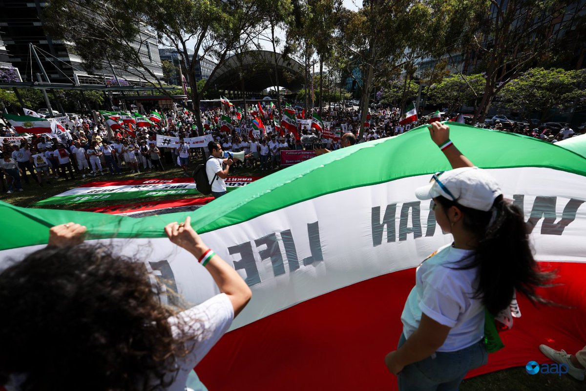 aap_photos's tweet photo. Protesters gathered at Bicentennial Park during a rally calling for global solidarity for the citizens of Iran in Sydney on Saturday.

📷 | @paulbraven - AAP

#Sydney #Iran #Protest #BicentennialPark https://t.co/81krcj8TBv