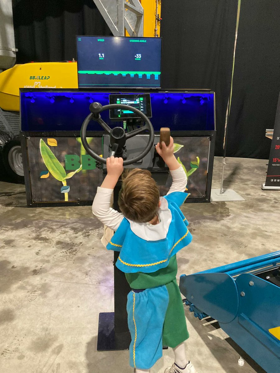 BBLeap_NL's tweet photo. Drukte tijdens de Abemec Show dit weekend! #LeapBox #LeapFarming #LeapFarmers #BBLEAP #GrowingOnPlantLevel https://t.co/ljhJbXV5TA
