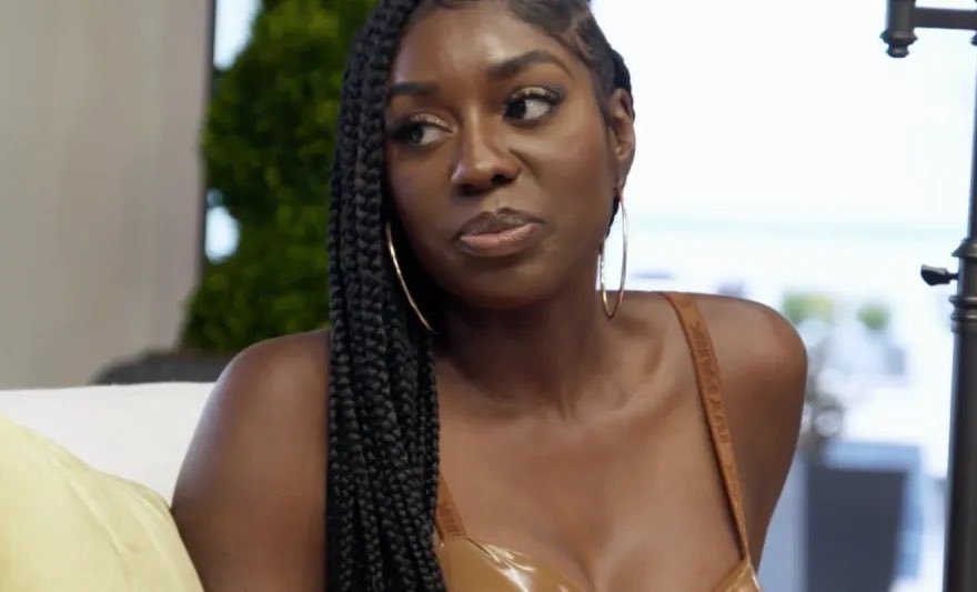 ShiheemTP's tweet photo. Giselle and Robyn’s hate for Wendy stems from last season when she ate them up lol 😂 They still haven’t recovered #RHOP https://t.co/5cCOwruN4t