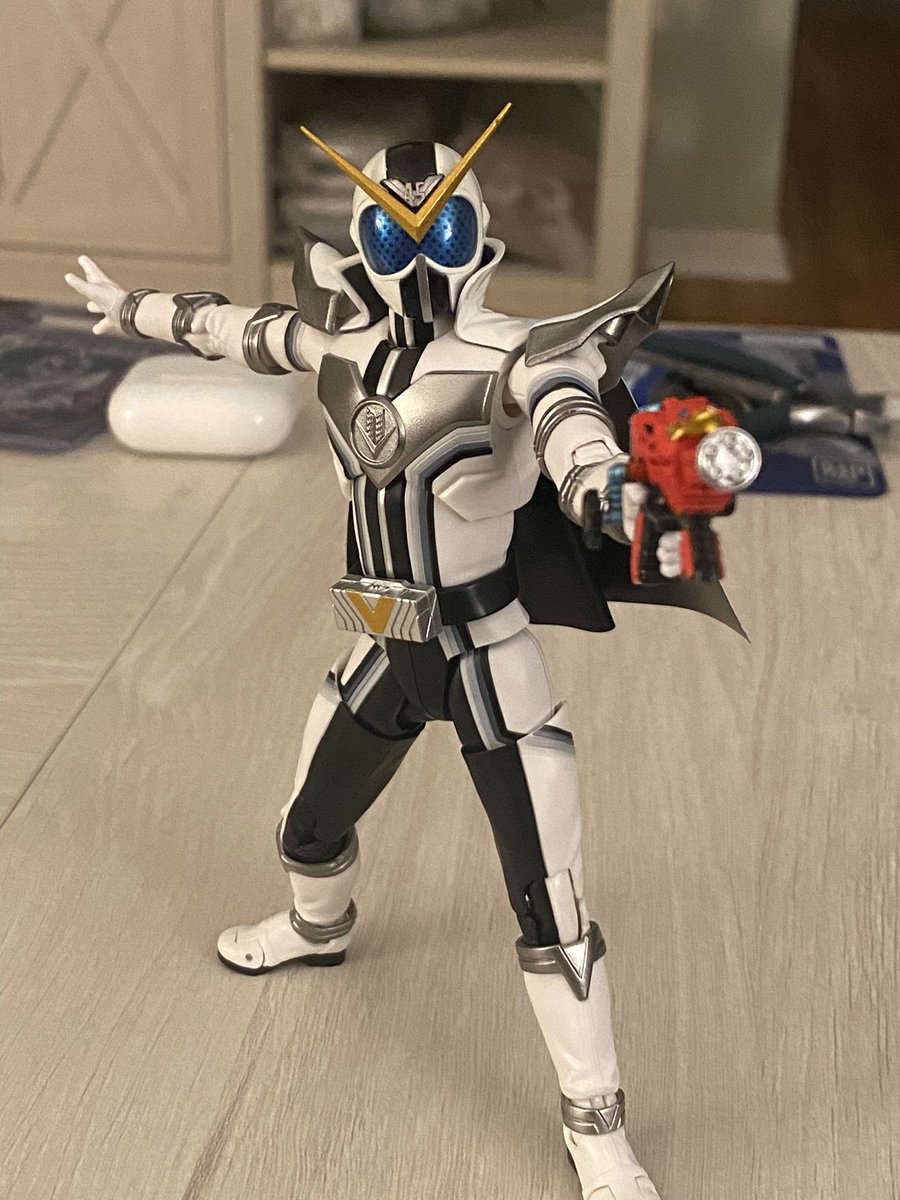 Spindash54's tweet photo. Normal Zenkaizer and Don Momotaro are packed away at the moment, so I can’t do any elaborate comparisons or displays (yet), but I’m glad I picked this up. He’ll fit in right at home with the revival to Super Sentai S.H.Figuarts.
#Zenkaizer
#Zenkaiger
#Donbrothers https://t.co/1IzZDlFeIa