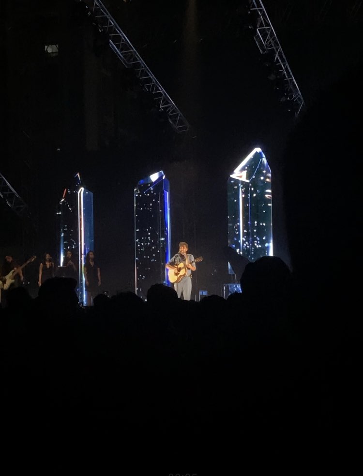 5HTreceptr's tweet photo. @prateekkuhad you are a beauty!! how can one not fall in love with his voice—with him...im still in awe, last night was so so pretty https://t.co/Efsq3EjTUL