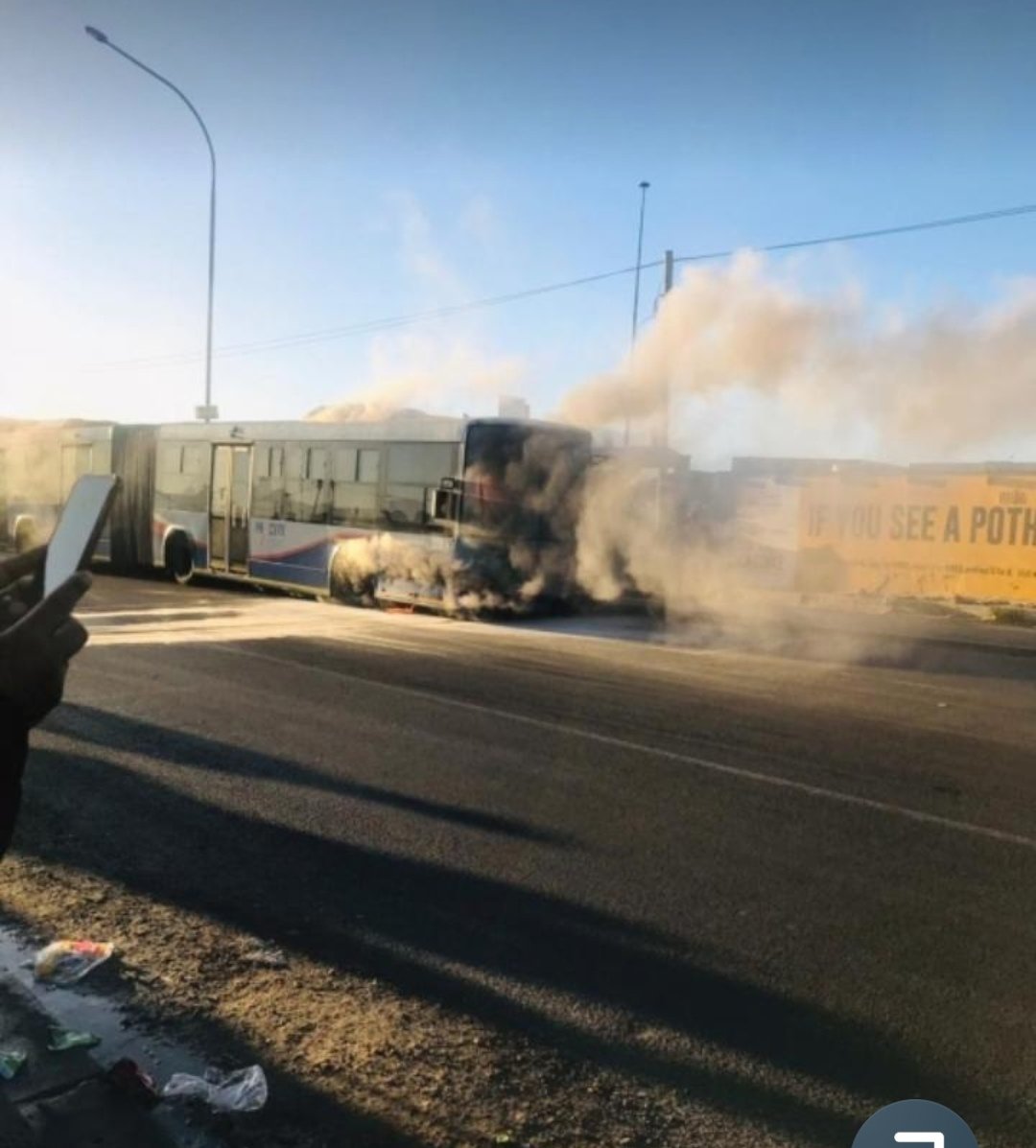 veve-on-twitter-myciti-bus-set-alight-in-khayelitsha-city-of-cape