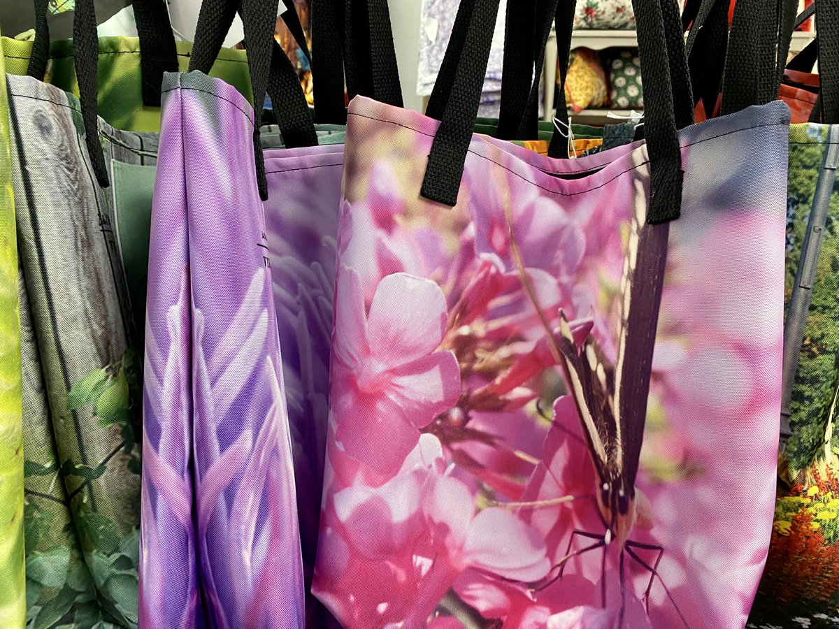 klinkman2's tweet photo. Sunday Samples:Just a sample of my creative work using my photo images @vlpdesigns these totes are very durable. Message me😁#vickielynnephotography #totes #vlpdesigns #photoimage #color #durable #photographer #image #photography #photo #colorful #gifts #holiday #shopping #shop https://t.co/4NtKdbiO8Q
