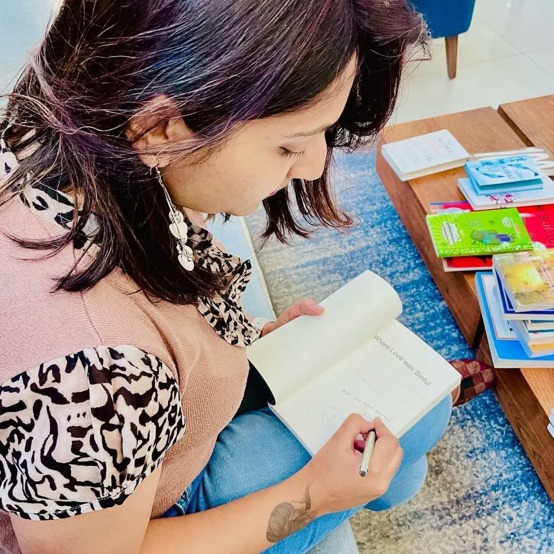 AuthorsInkIndia's tweet photo. Our Author, Chirasree Bose At Crossword Bookstores in Pune.
#wherelovewassinful finds a place to shine there โค๏ธ๐ค
@Chirasree2819 signed all the copies, so if you're in Pune, do stop by and get one ๐
#WritingCommunity #chirasreebose
#crossword
#authorscommunity
#AuthorsInk https://t.co/11SKhHyV5F