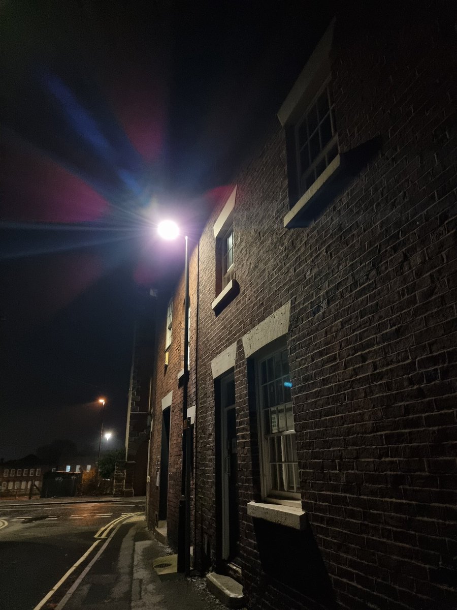 oostapoosta's tweet image. There's nothing worse than walking to work, knowing your boss gives zero shits about you or your wellbeing. @CWUnews @RoyalMail #SimonThompson