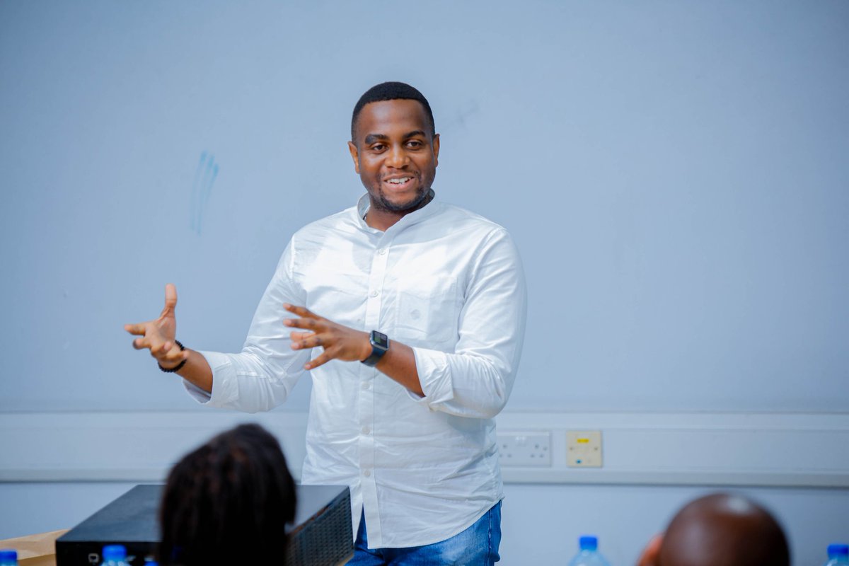 Y4CLab's tweet photo. Nicholas from Jakaya Mrisho Kikwete Foundation @jmkfhq sharing with young innovators on the good work they do in the areas of youth development, maternal and child health, and small holder farmers. #HackathonOnEntrepreneurship #COICT #UDSM https://t.co/JWceyIhxwL
