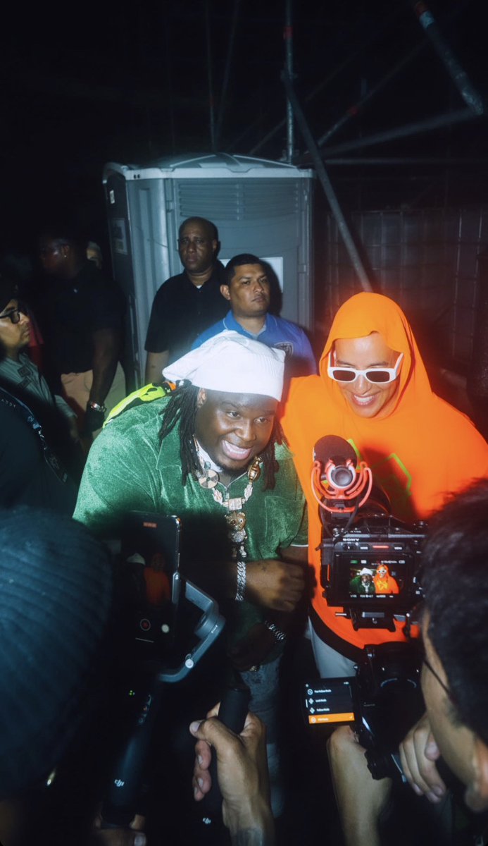 ClubBarrioFino's tweet photo. Que gran noche en Panamá 🇵🇦❤️🔥
@daddy_yankee & @sechmusic 🐻🐐💯
https://t.co/hcnQpZVGXJ
#LaUltimaVueltaWorldTour
#DaddyYankee
#LaUltimaVuelta
#MoluscoNews
#RockytheKid
#Rapeton
#Traphouse
#soymolusco
#rapetónnews
#elgenero
#telehit
#Reggaeton #sech https://t.co/ojYQ28fhWy