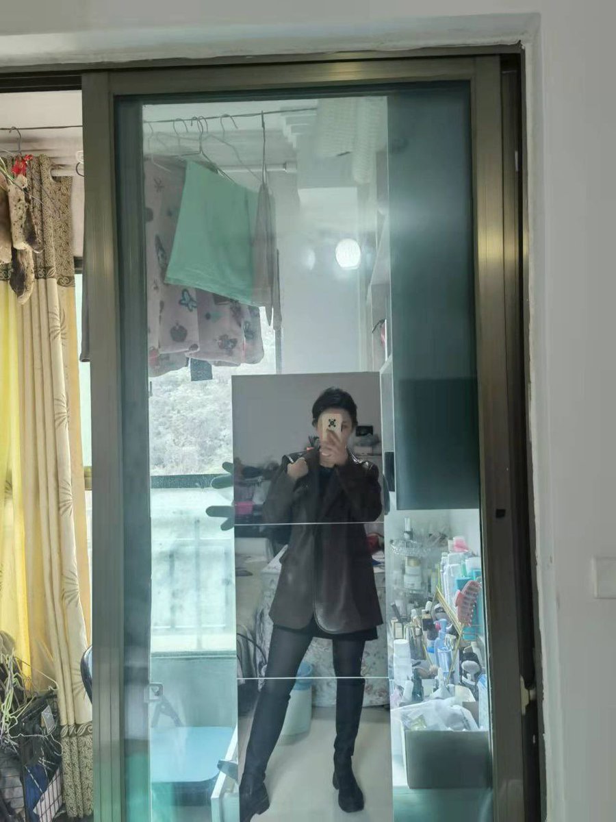 2apBk's tweet photo. 跟老婆商量了准备找个单男一起在家玩，贵州优先，眼缘最重要 https://t.co/aZVz897Hha