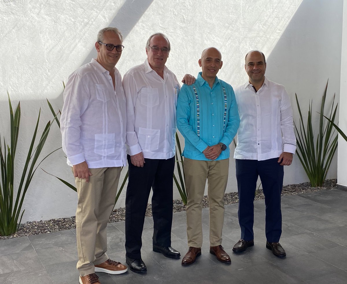 enriqufelix's tweet photo. Acompañamos a @jorgeemijares  presidente de @OnexpoNacional a la inauguración y comida de fin de año de @EGEO_AC gracias por las atenciones. https://t.co/H7T52lfUvE
