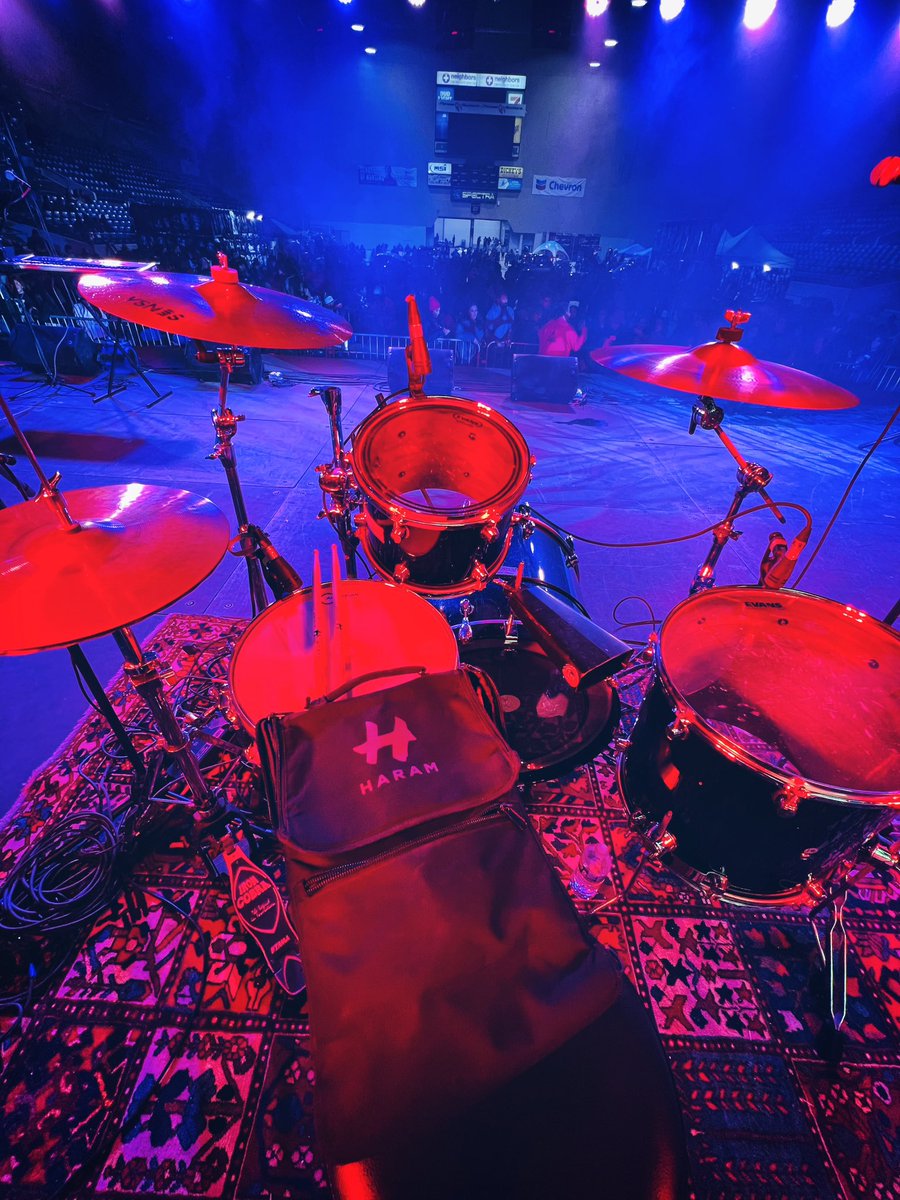 fhernandodrums1's tweet photo. Terminando Show con @ProyeKtoKumbia los cantantes e integrantes originales de Kumbia Kings en Midland Odessa 🇺🇸 Maravillosa experiencia!!! 👑🥁🥢🔥
#ProyektoKumbia #losoriginalkings #TejanoSuperCarShow #yosoyfherdrums #Haram #Baterista #Drummer #HARAMFAM @HARAMDRUMS #djkane https://t.co/2VtqU9mQbU