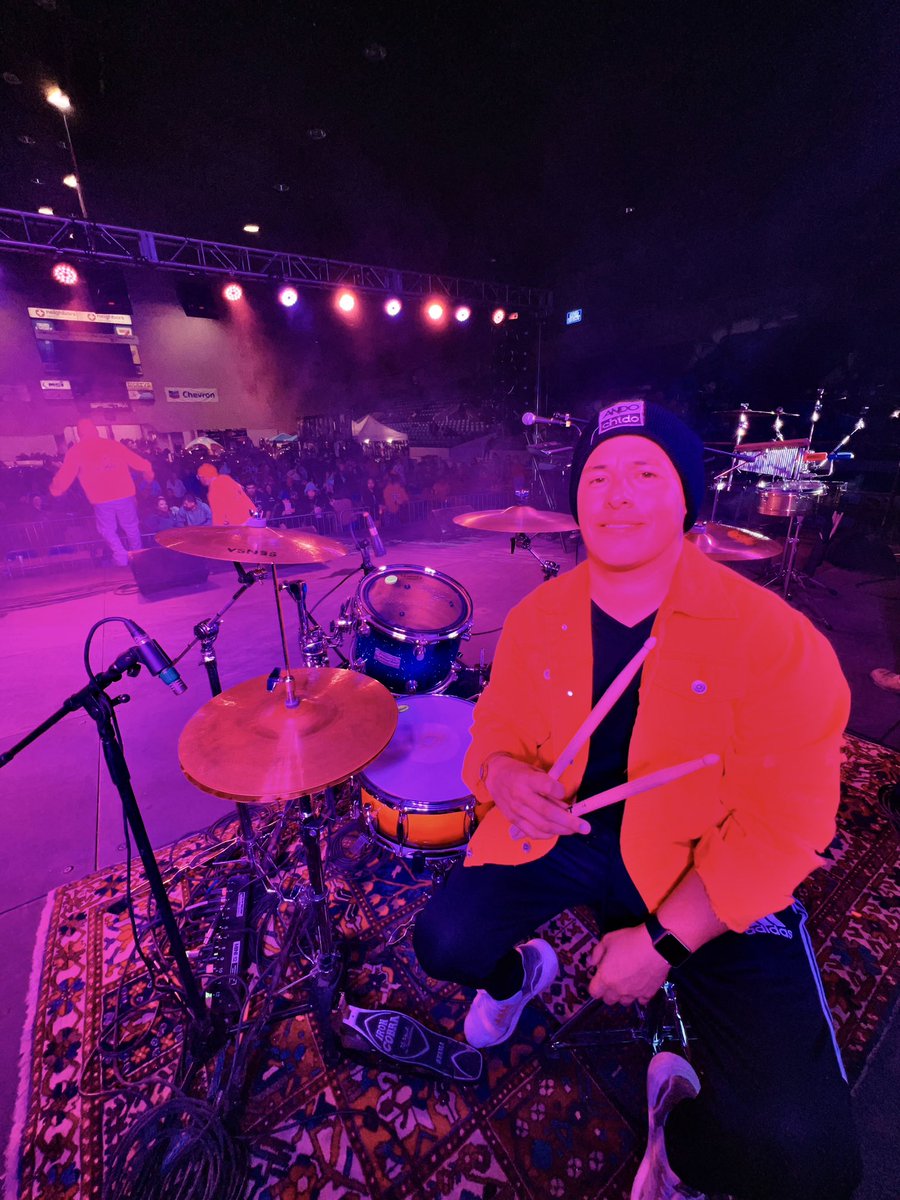 fhernandodrums1's tweet photo. Terminando Show con @ProyeKtoKumbia los cantantes e integrantes originales de Kumbia Kings en Midland Odessa 🇺🇸 Maravillosa experiencia!!! 👑🥁🥢🔥
#ProyektoKumbia #losoriginalkings #TejanoSuperCarShow #yosoyfherdrums #Haram #Baterista #Drummer #HARAMFAM @HARAMDRUMS #djkane https://t.co/2VtqU9mQbU