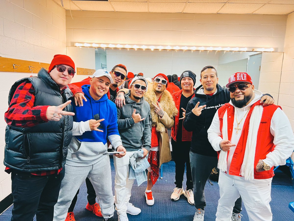 fhernandodrums1's tweet photo. Terminando Show con @ProyeKtoKumbia los cantantes e integrantes originales de Kumbia Kings en Midland Odessa 🇺🇸 Maravillosa experiencia!!! 👑🥁🥢🔥
#ProyektoKumbia #losoriginalkings #TejanoSuperCarShow #yosoyfherdrums #Haram #Baterista #Drummer #HARAMFAM @HARAMDRUMS #djkane https://t.co/2VtqU9mQbU