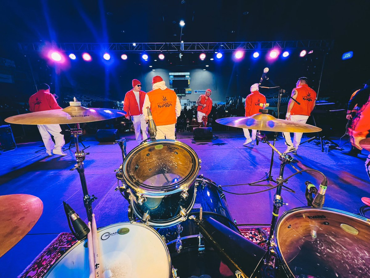 fhernandodrums1's tweet photo. Terminando Show con @ProyeKtoKumbia los cantantes e integrantes originales de Kumbia Kings en Midland Odessa 🇺🇸 Maravillosa experiencia!!! 👑🥁🥢🔥
#ProyektoKumbia #losoriginalkings #TejanoSuperCarShow #yosoyfherdrums #Haram #Baterista #Drummer #HARAMFAM @HARAMDRUMS #djkane https://t.co/2VtqU9mQbU