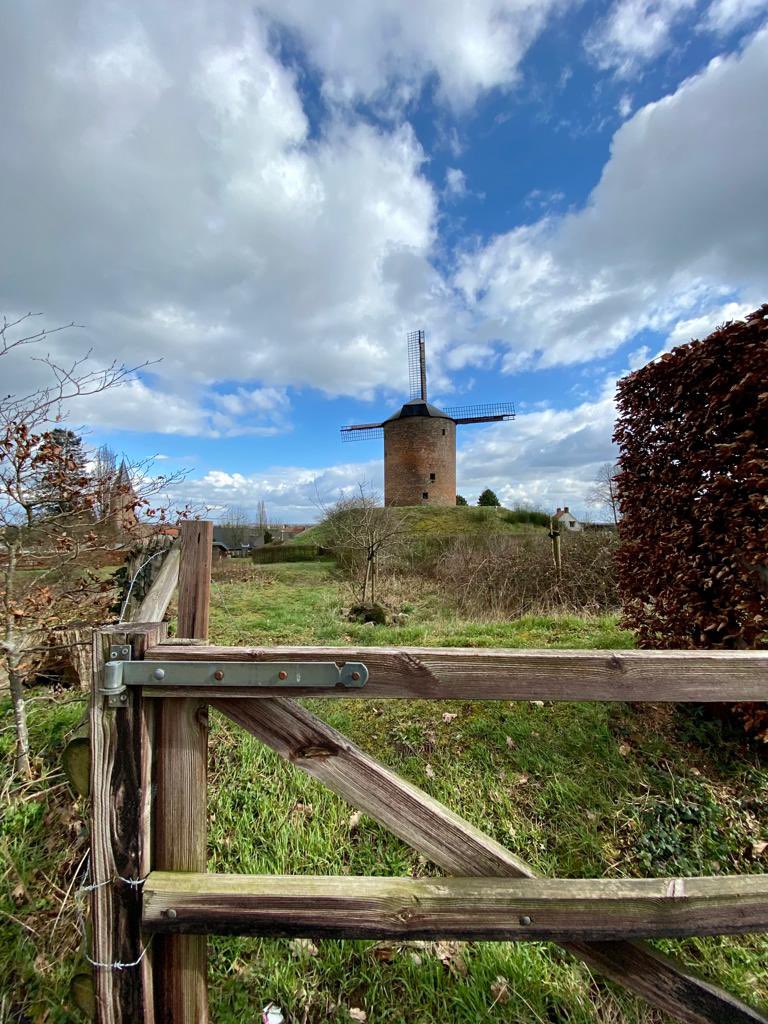 deliemers's tweet photo. Goede morgen en fijne week #zeddam molen #montferland #kijkverderindeliemers https://t.co/FVBLN0UNqg