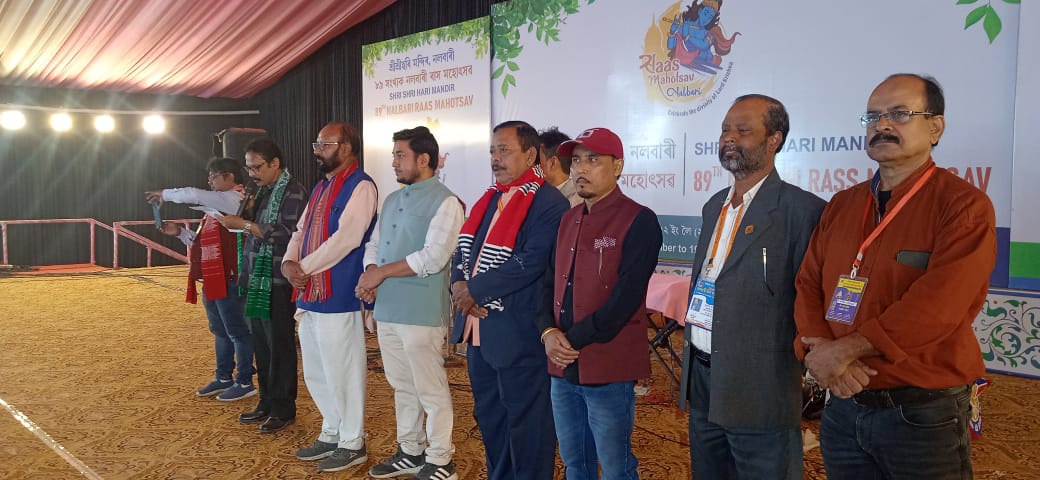 PriyankarP_Deka's tweet photo. Glad and Honoured with the love &amp; blessings showered by Sri Sri Hari Mandir Committee, Nalbari at #89thNalbariRaasMahotsav.
Being part of this larger Sri Sri Hari Mandir family from childhood is indeed an emotional attachment  &amp; privilege. https://t.co/rN7AvPmtHn