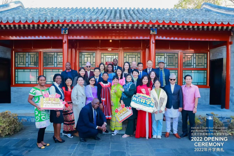 PKU1898's tweet photo. #PKU Institute of South-South Cooperation and Development (#ISSCAD) held its 2022 Opening Ceremony on November 15, 💖joined in-person and online by teachers, students, alumni and guests from 29 countries.
🎉#WelcomeToPKU #MeetUatPKU https://t.co/LM0qGhZr9h